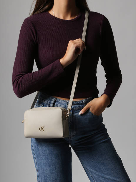 Cross Body Tas Sculpted Gerecycleerd Polyester Calvin klein jeans Beige sculpted 4K3162G ander zicht 1